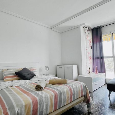Apartamento Compartido Con Vista Al Puerto Valencia Διαμέρισμα Εξωτερικό φωτογραφία